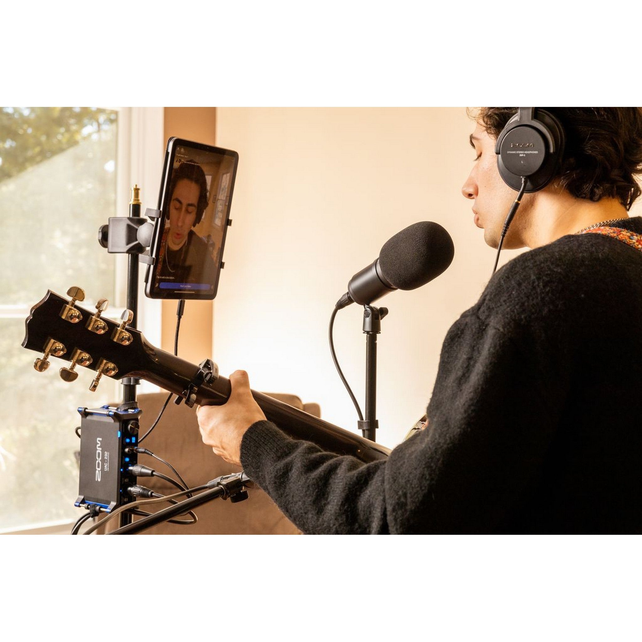 Zoom UAC-232 High-Performance 32-Bit USB-C Professional Audio Interface for Musicians, Producers, Podcasters, and Live-Streaming Enthusiasts