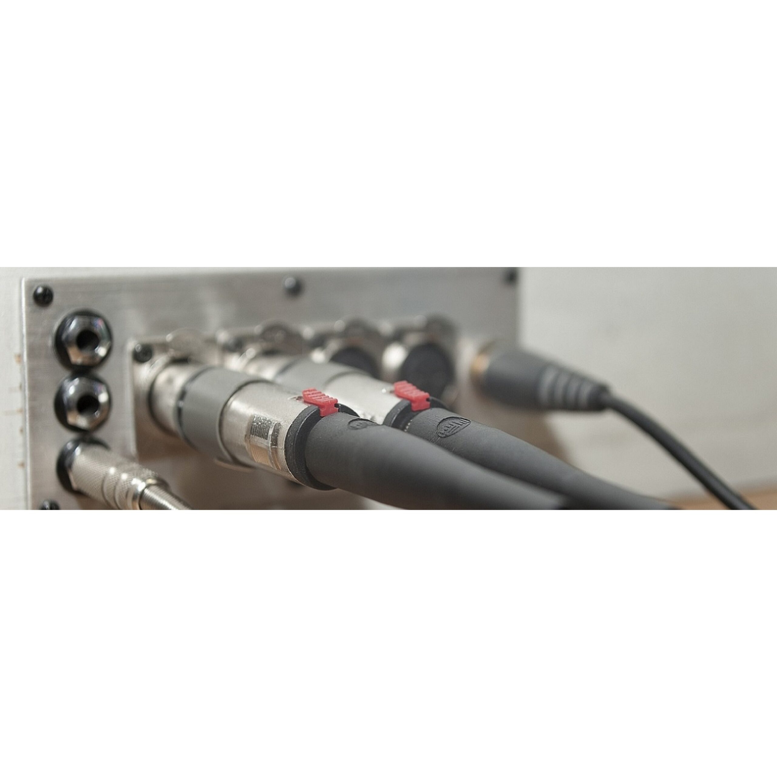 TritonAudio BigAmp: High - Quality In - Line Instrument Preamp for Stage and Studio