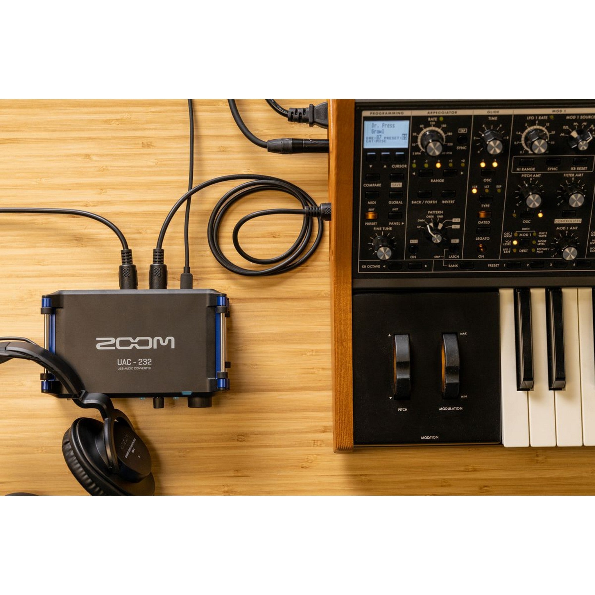 Zoom UAC-232 High-Performance 32-Bit USB-C Professional Audio Interface for Musicians, Producers, Podcasters, and Live-Streaming Enthusiasts