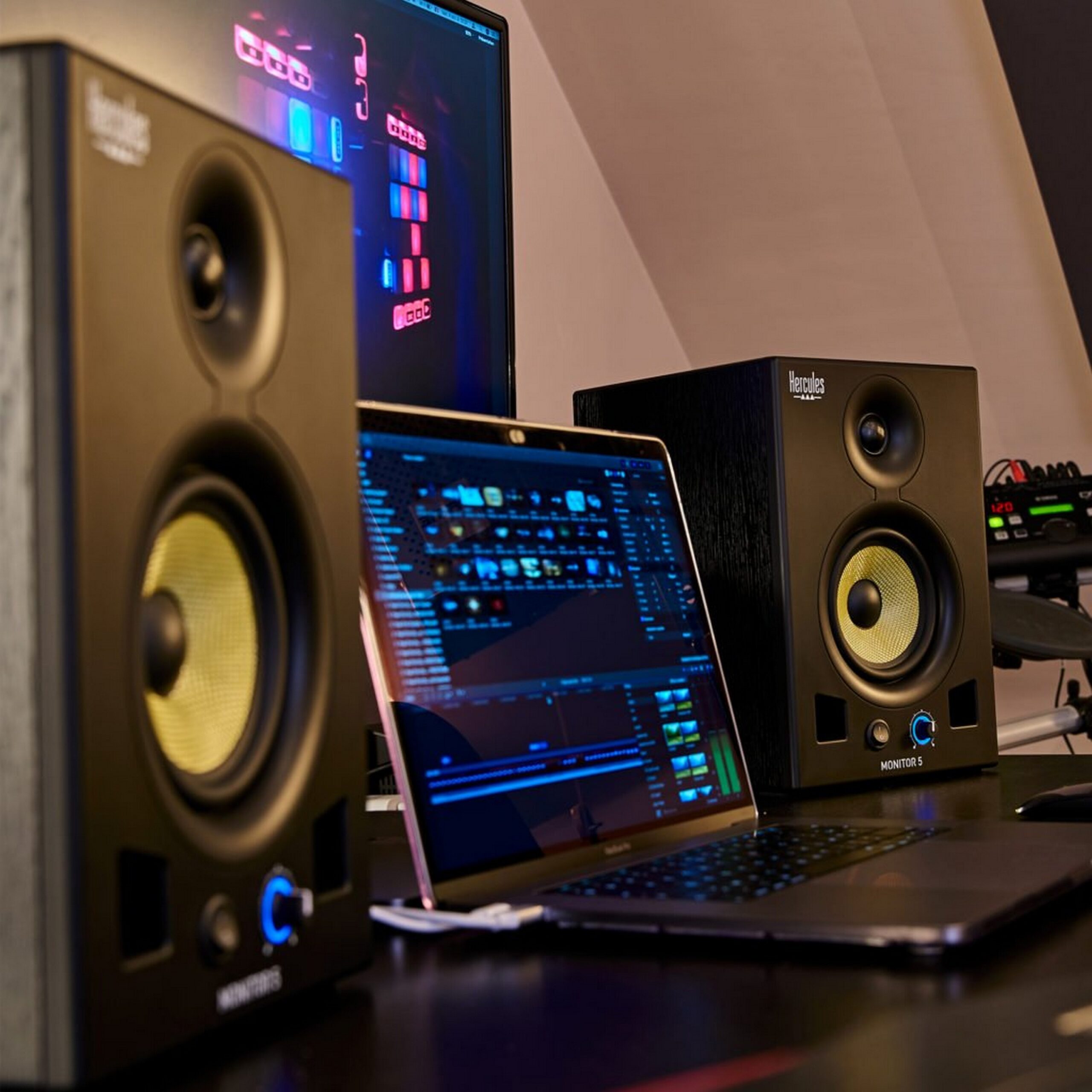 Hercules Professional Active 5-Inch Monitoring Speakers for Music Mixing and Multimedia Creation
