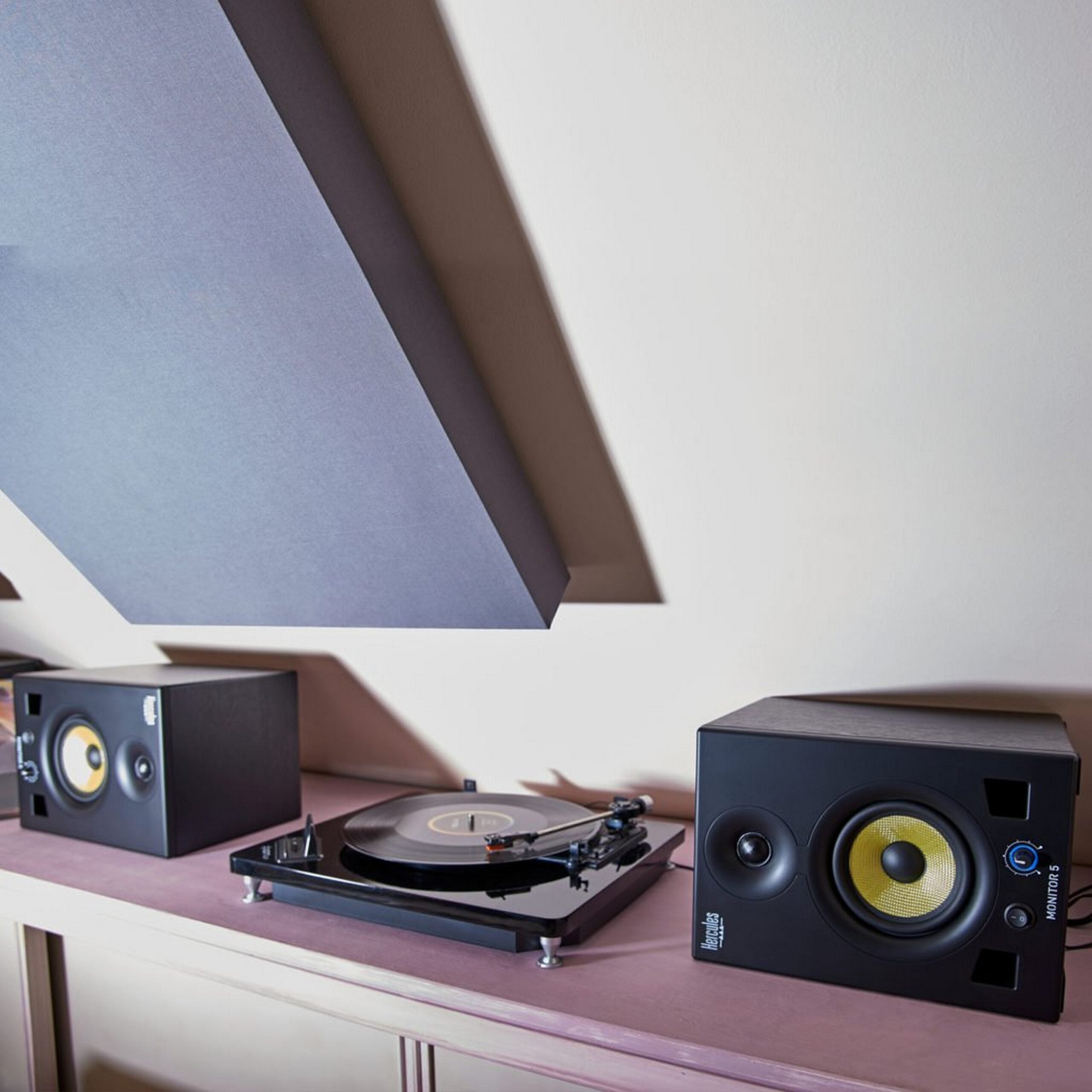 Hercules Professional Active 5-Inch Monitoring Speakers for Music Mixing and Multimedia Creation