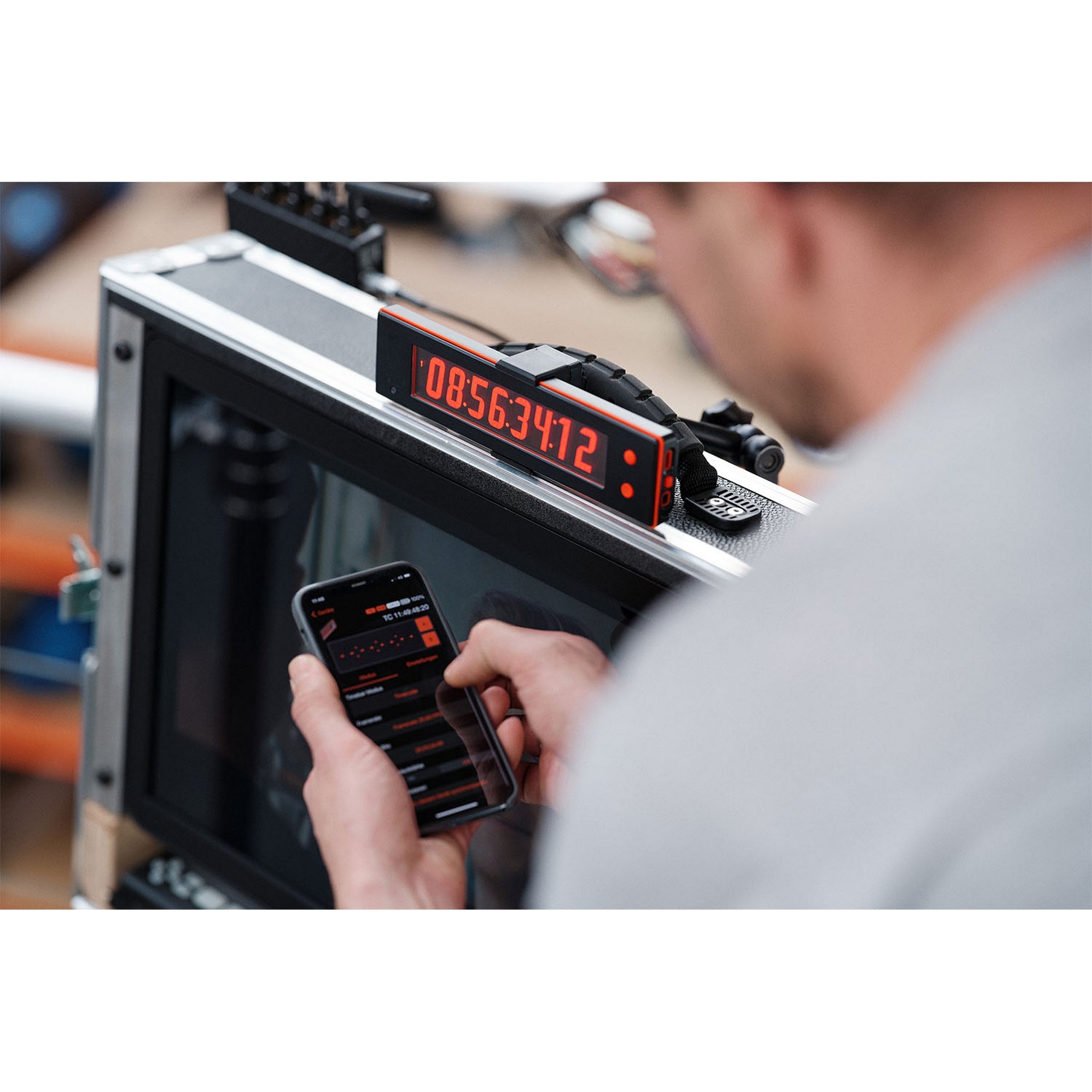 Tentacle Sync Timebar: A High - Contrast Multipurpose OLED Timecode Display